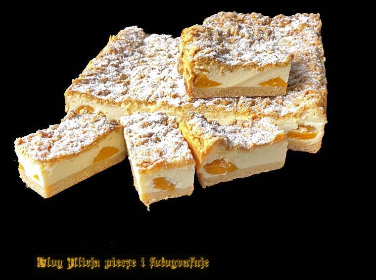 Jogurtowy sernik z brzoskwiniami