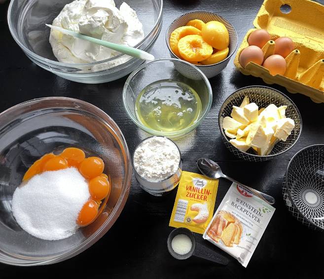 Jogurtowy sernik z brzoskwiniami składniki