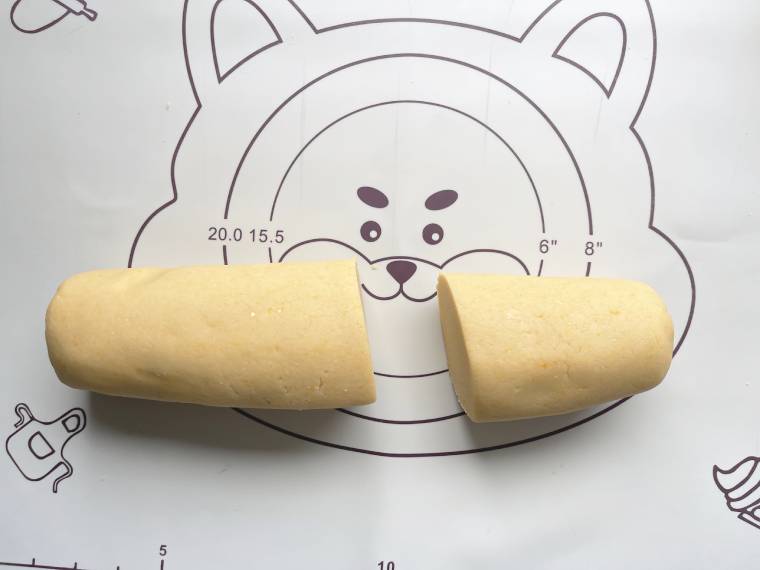 Jogurtowy sernik z brzoskwiniami