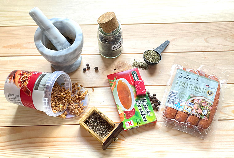 Zupa z ciecierzycy z kiełbaską