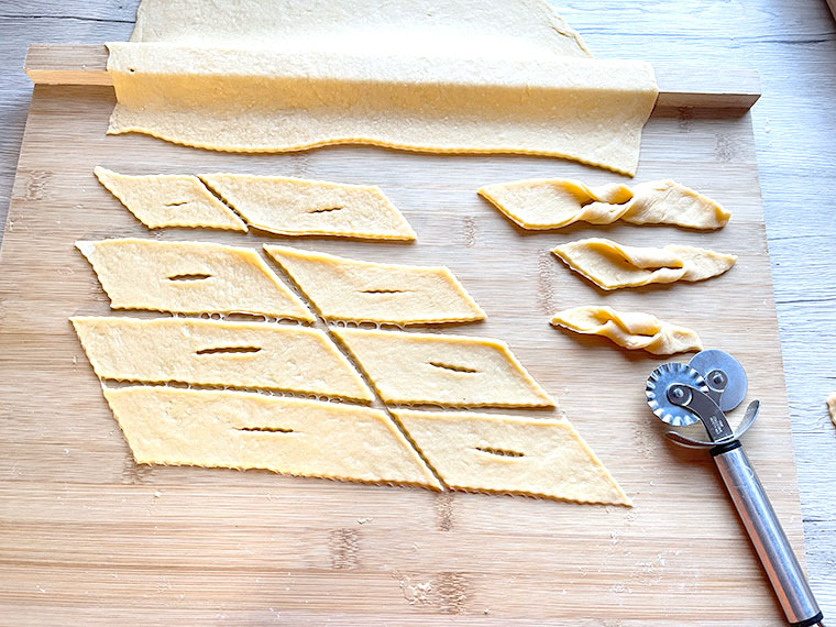 Chruściki , czyli Faworki