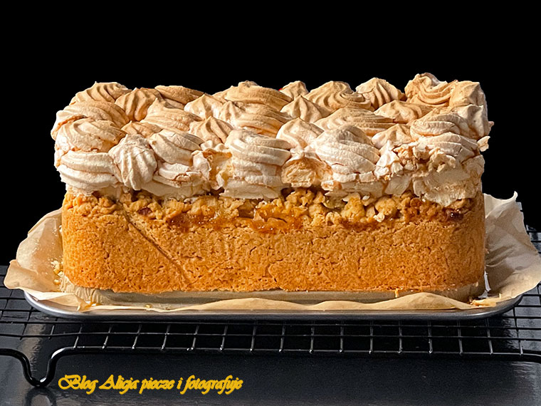 Jabłecznik na kruszonce z bezą