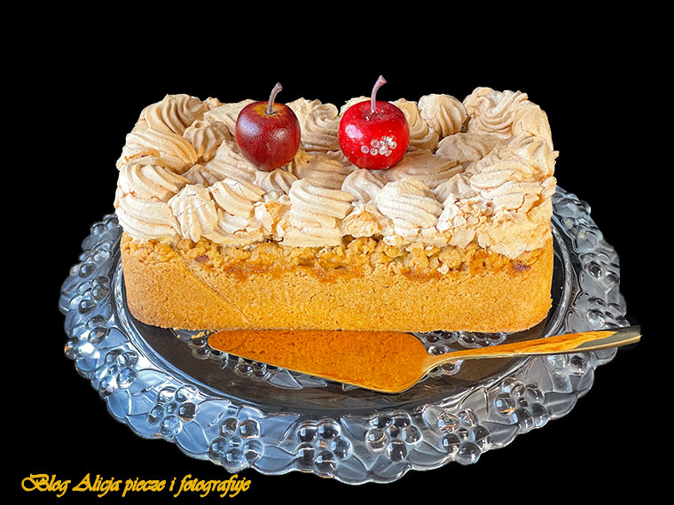 Jabłecznik na kruszonce z bezą