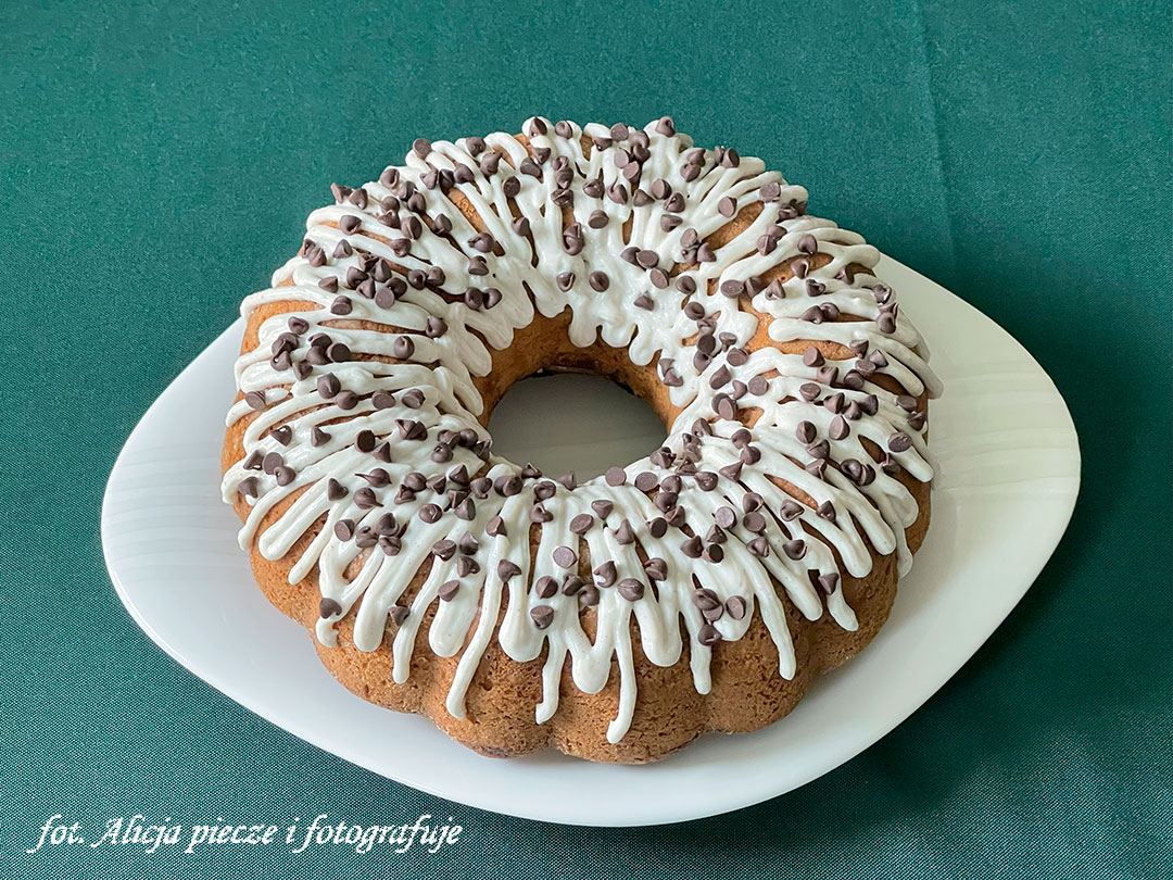 Babka z ciemnymi winogronami