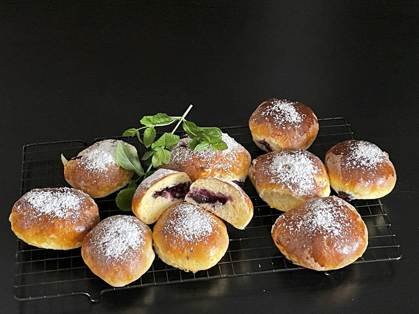 bułki drożdżowe z jagodami