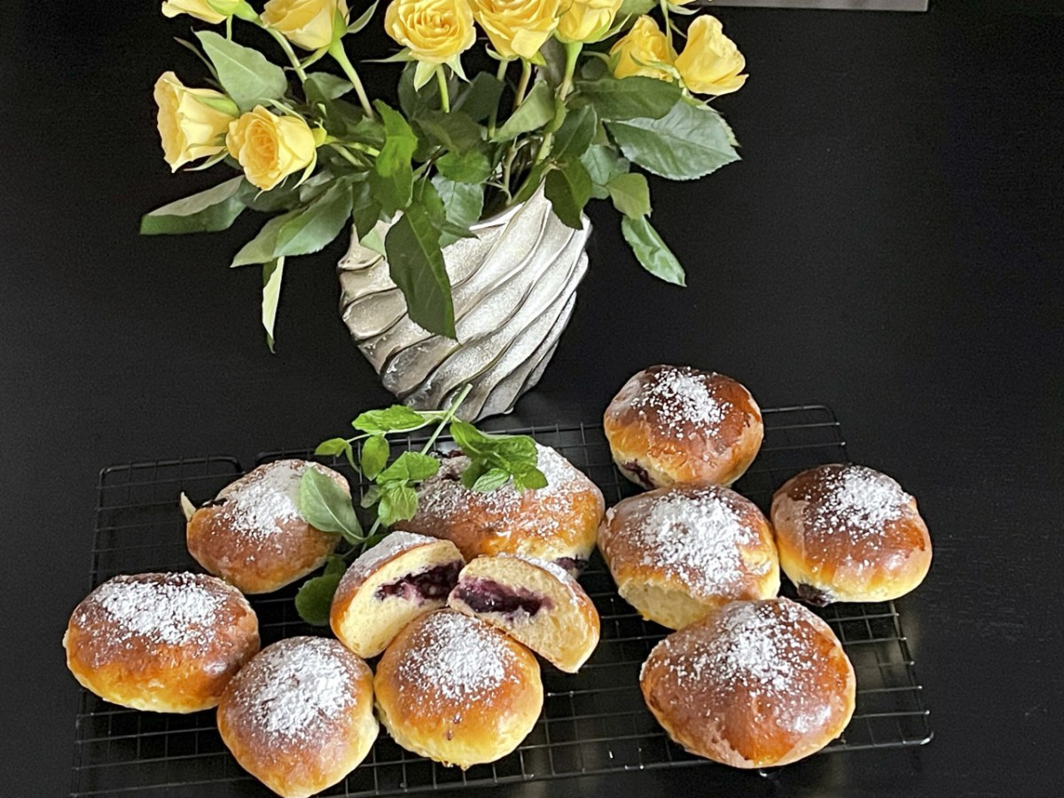 Jagodzianki – bułki drożdżowe