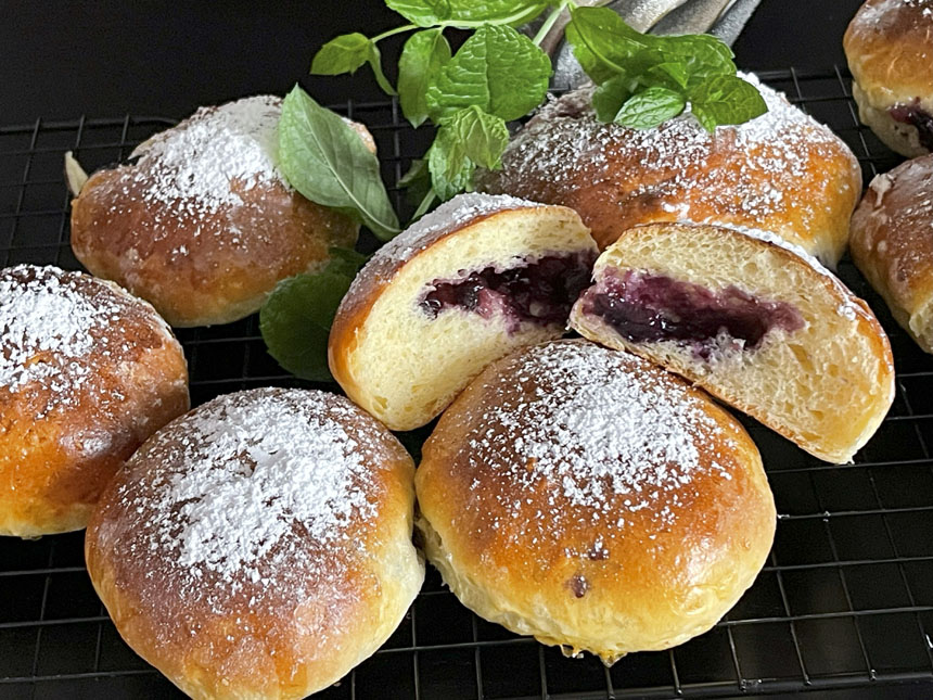 bułki drożdżowe z jagodami