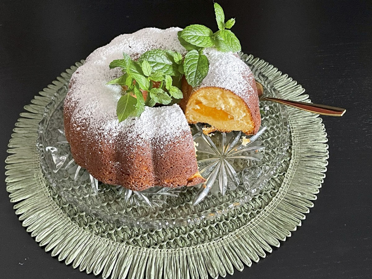 Jogurtowa babka z brzoskwiniami