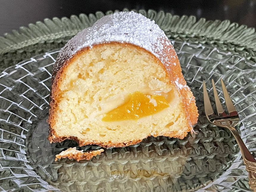 Jogurtowa babka z brzoskwiniami