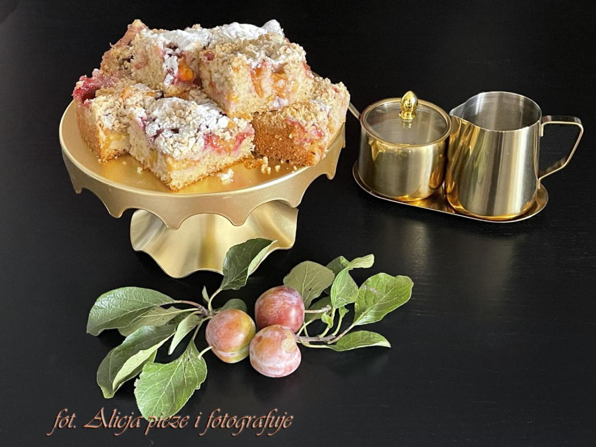 Opal – ciasto orzechowe ze śliwkami