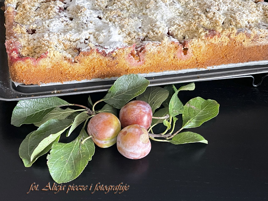 Opal - ciasto orzechowe ze śliwkami