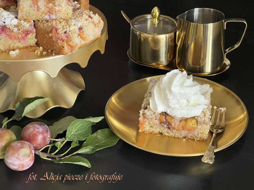 Opal - ciasto orzechowe ze śliwkami