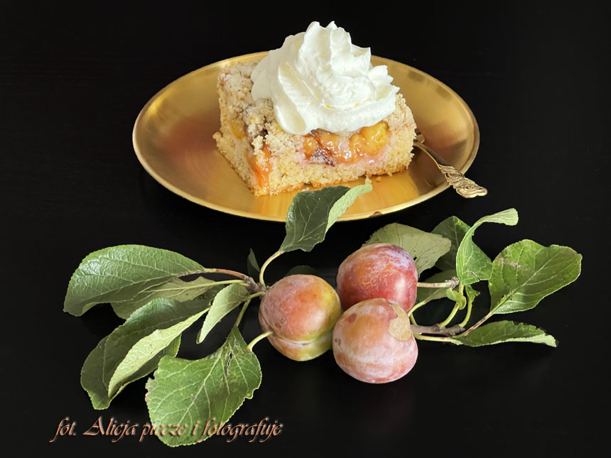 Opal - ciasto orzechowe ze śliwkami