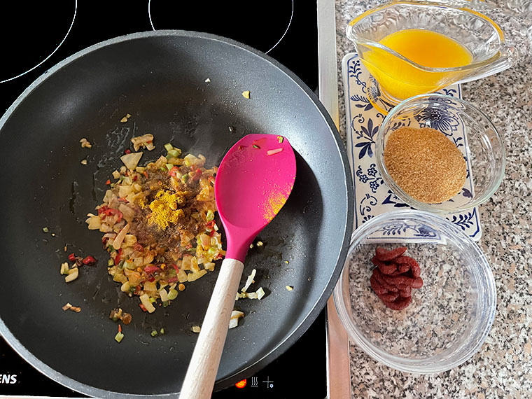 sos curry z pomarańczami, przygotowanie