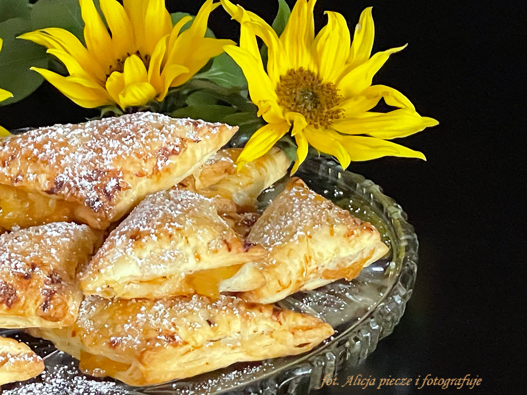 Francuskie pierożki jabłkowe