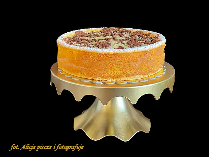 Sernik aksamitnie puszysty