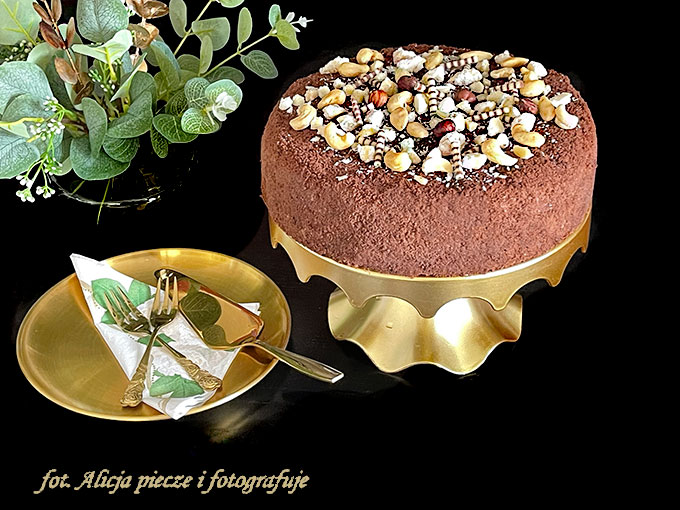Tort czekoladowo - kremowy