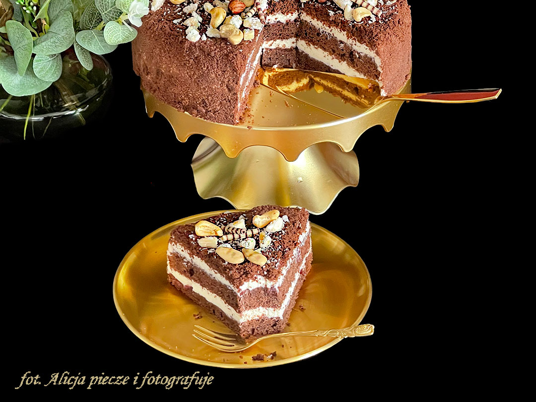Tort czekoladowo – kremowy