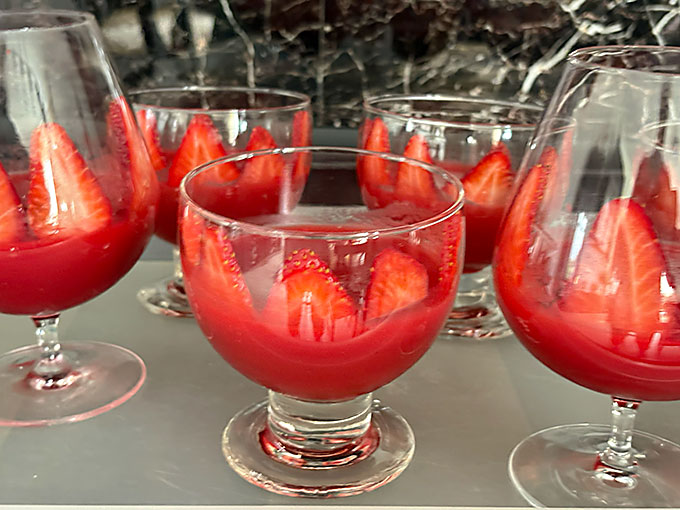 Rabarbar - Truskawki - Panna Cotta -deser